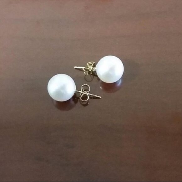 White Freshwater Cultured Pearl Stud Earrings - Picture 2 of 10